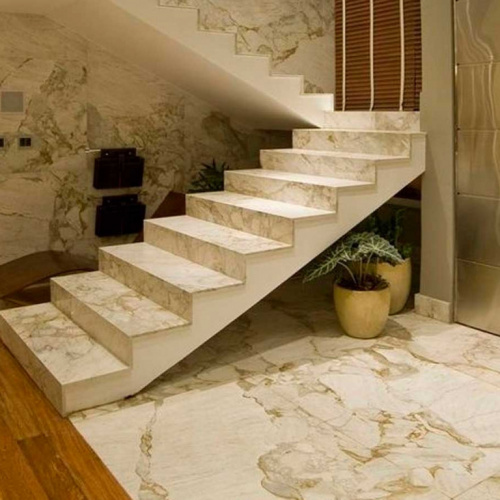 Восхождение в тапочках: лестницы из камня в доме